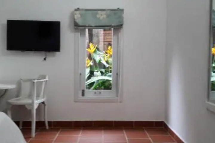 Room 3 of 7