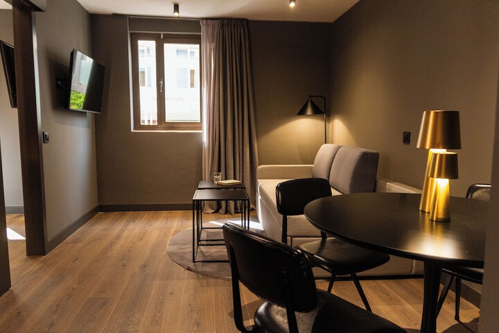 Room 46 of 77