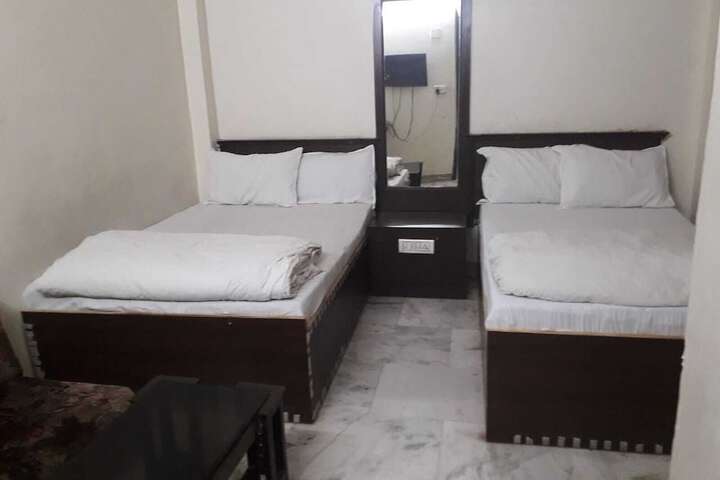 Room 13 of 17