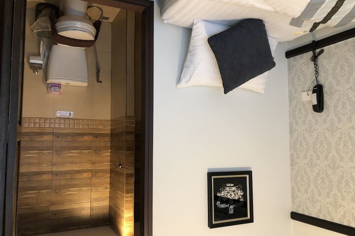 Room 55 of 66