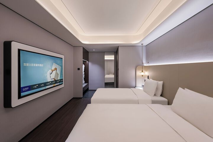 Room 16 of 32