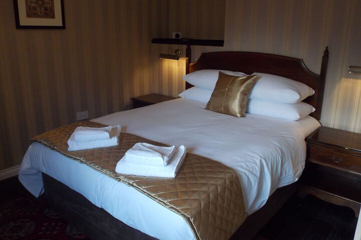 Room 11 of 37