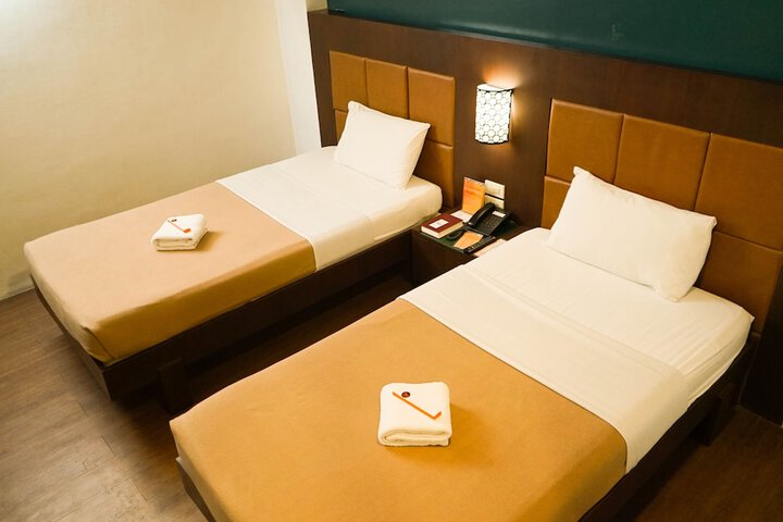 Room 9 of 42