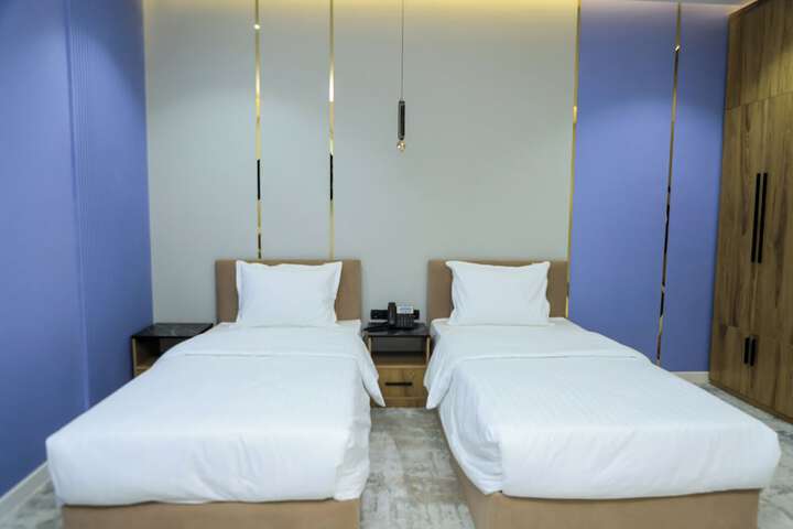 Room 11 of 33