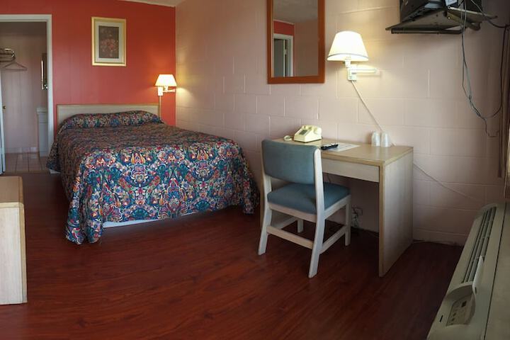 Room 8 of 38
