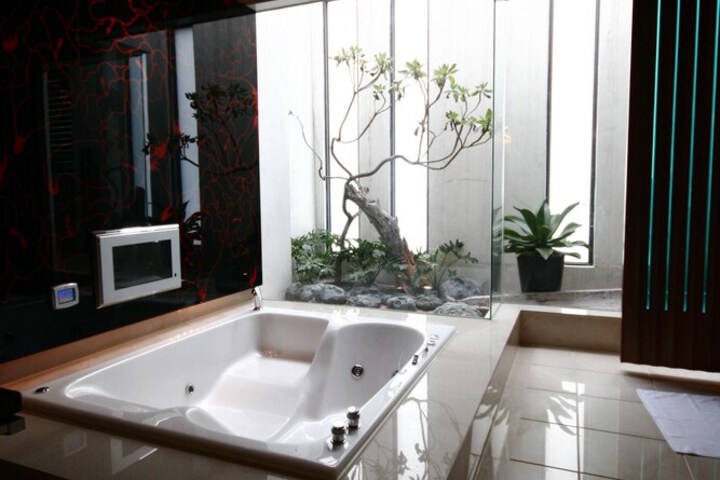 Hot Tub 37 of 56
