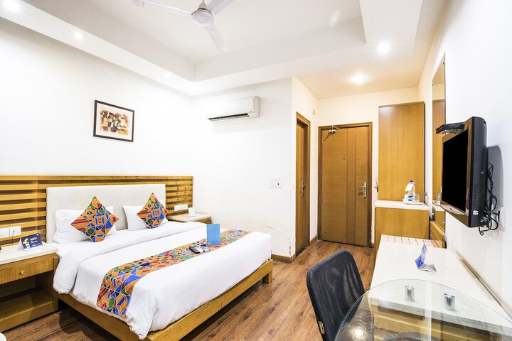 Room 6 of 25