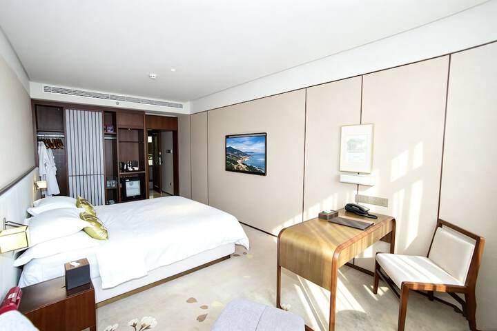 Room 34 of 66