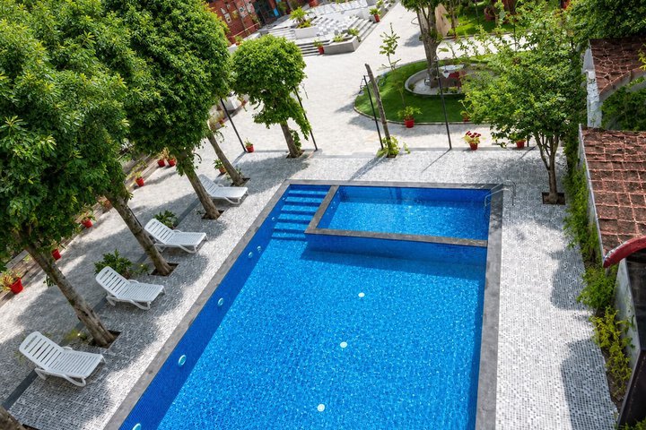 Pool Hotel