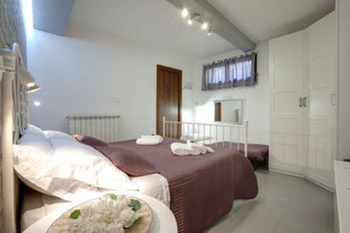 Room 32 of 75