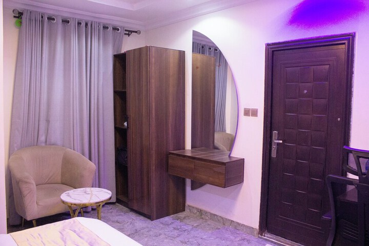 Room 15 of 22