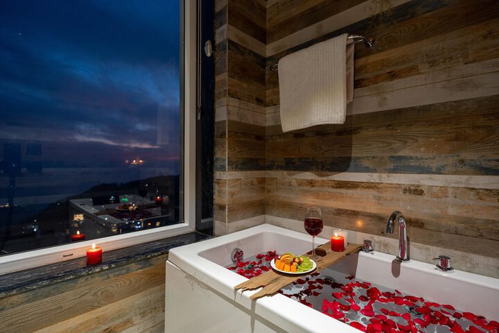 Hot Tub 62 of 76