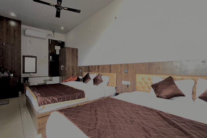 Room 13 of 25