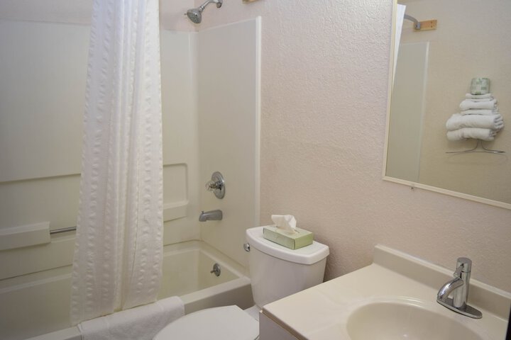 2 Double Beds (4 of 6)