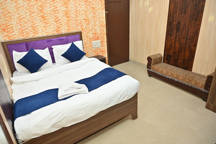 Room 8 of 30