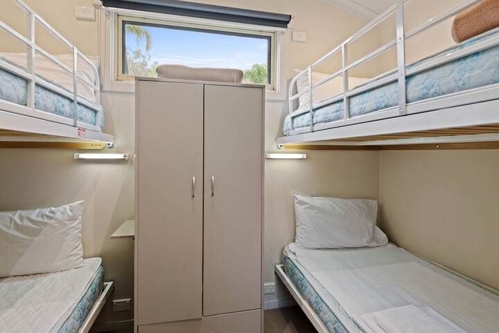 Room 13 of 128