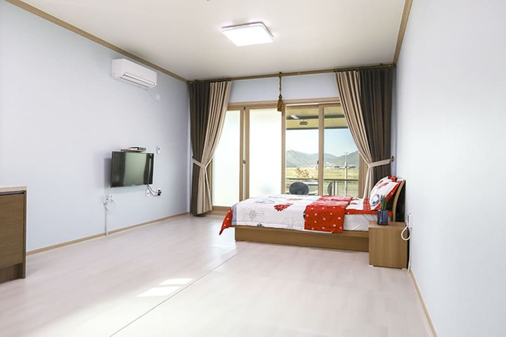 Room 4 of 36
