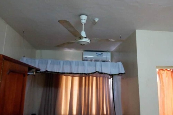 Room 6 of 17