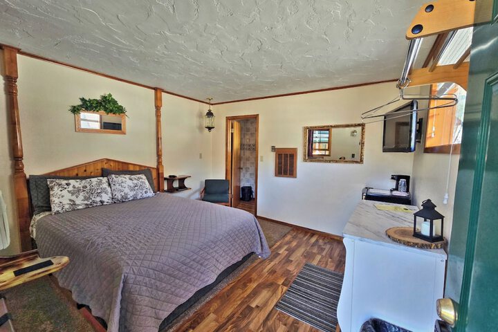 Room 32 of 183