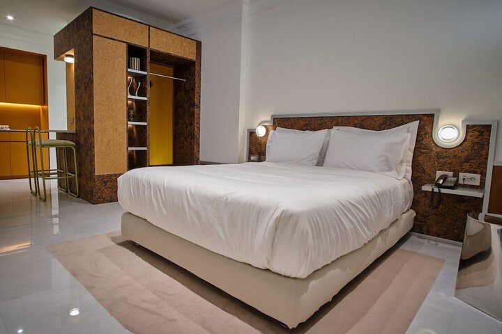 Room 32 of 67