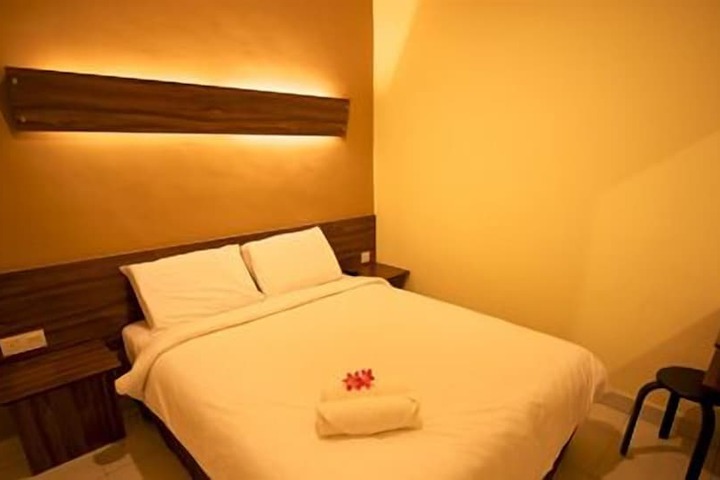 Room 9 of 18
