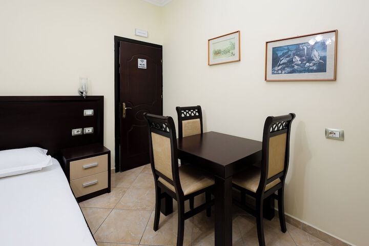 Room 4 of 24