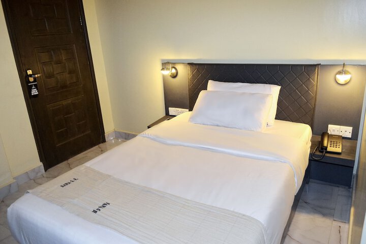 Room 9 of 37