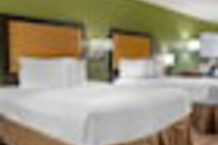 Room 53 of 102