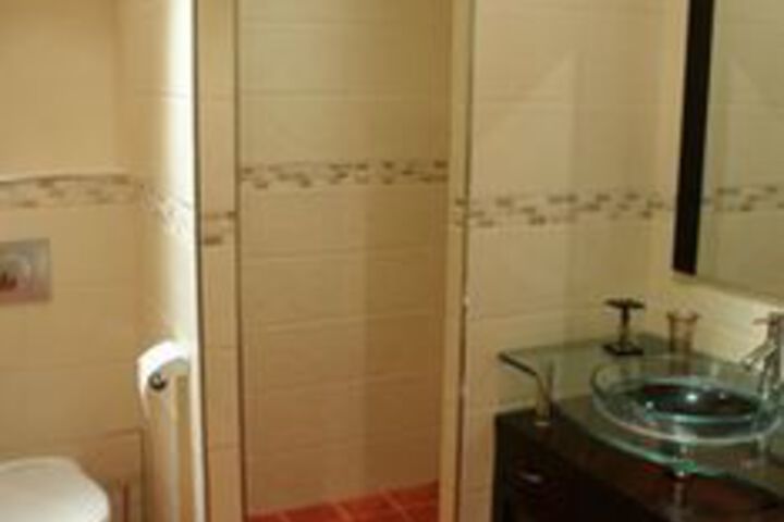 Room 2 of 74