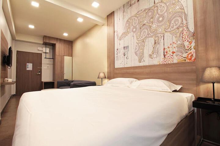Room 10 of 25