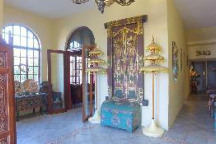 Entrance & Lobby