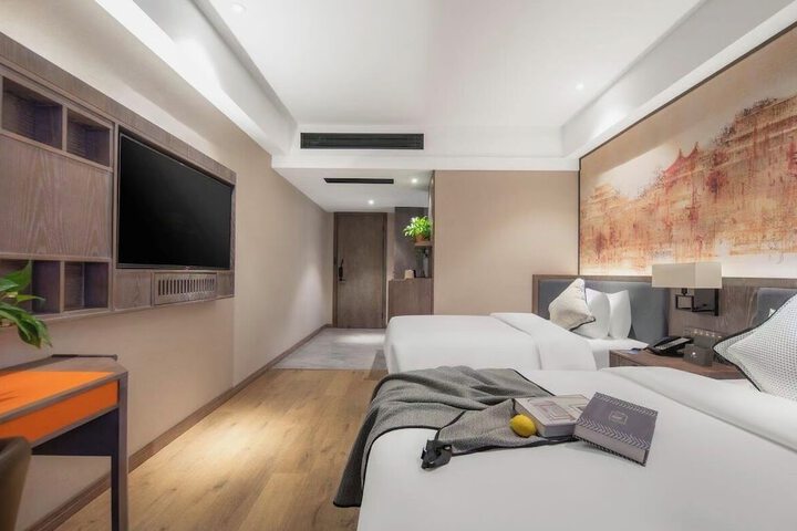 Room 14 of 26
