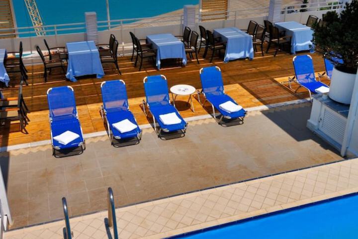 Hotel with Pool