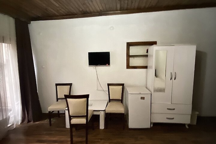 Room 5 of 25