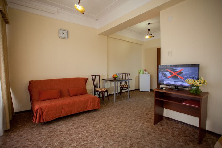 Room 33 of 69