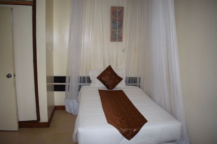 Room 12 of 30