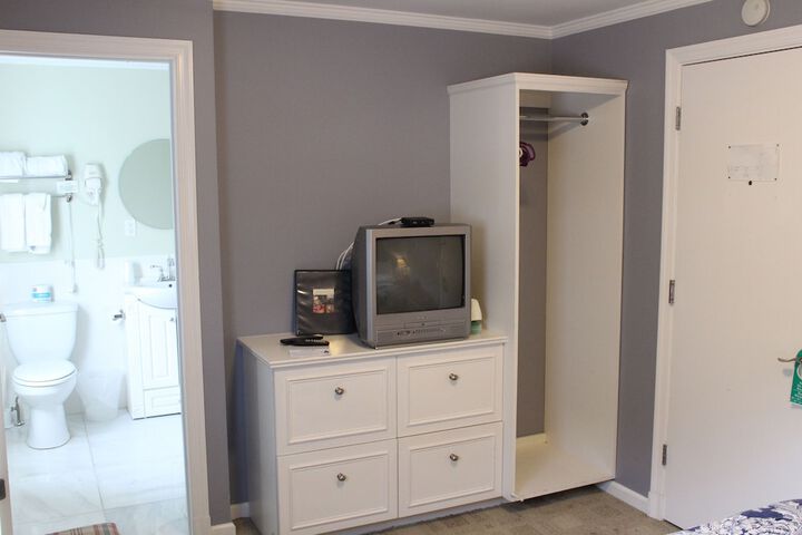 Room 12 of 110