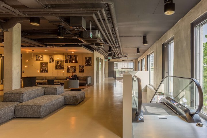 Guest Lobby