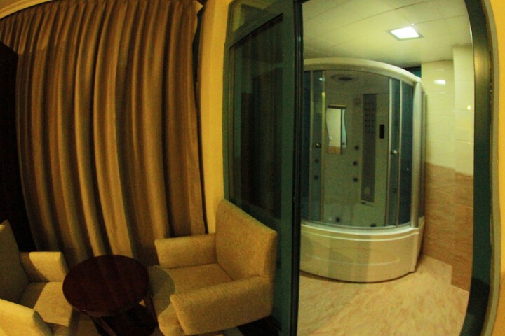 Room 35 of 103