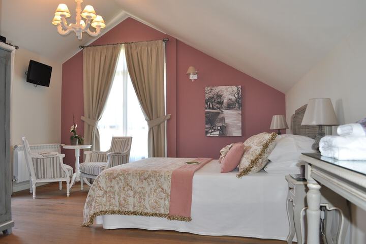 Room 9 of 34
