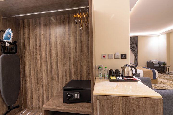 Room 6 of 19