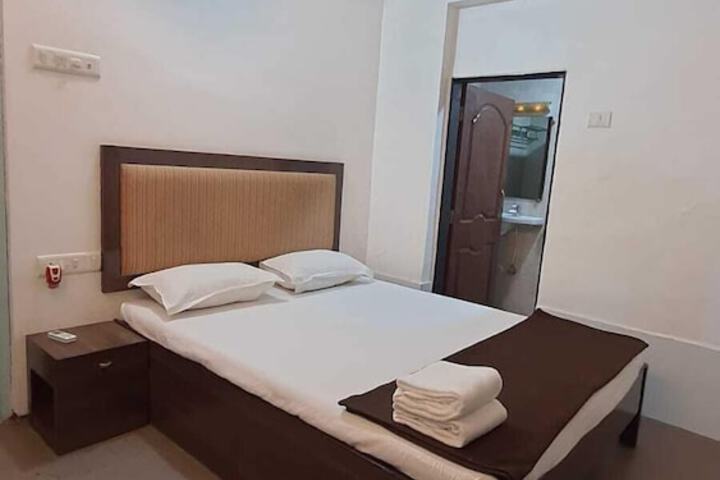Room 3 of 37