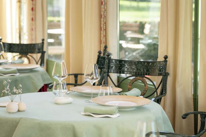 Dining 64 of 77