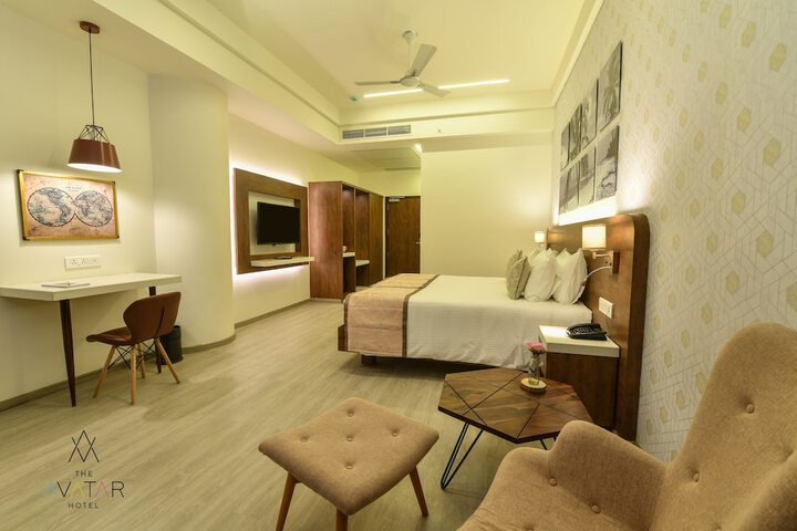 Room 11 of 28