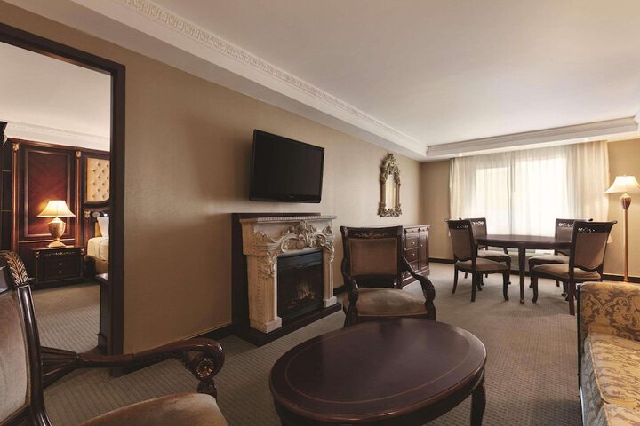 Room 15 of 34