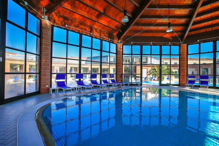 Pool 11 of 35