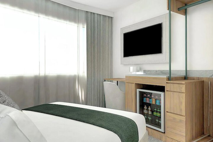 Room 4 of 13