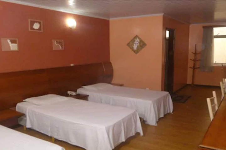 Room 9 of 37