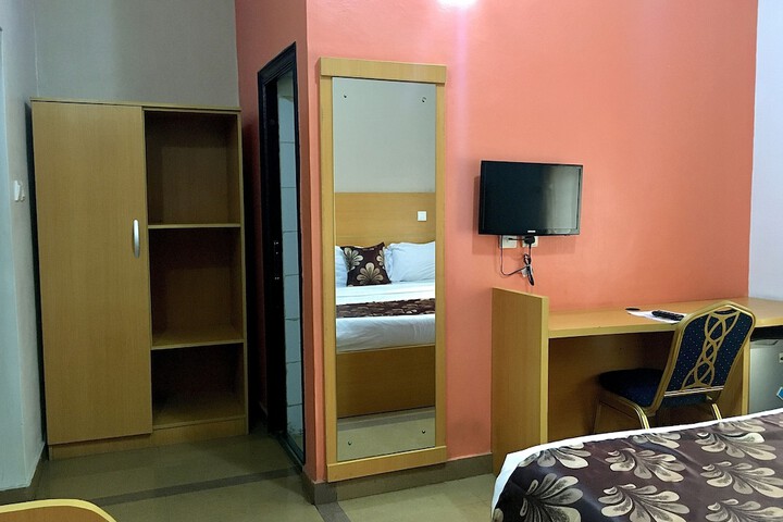 Room 16 of 43