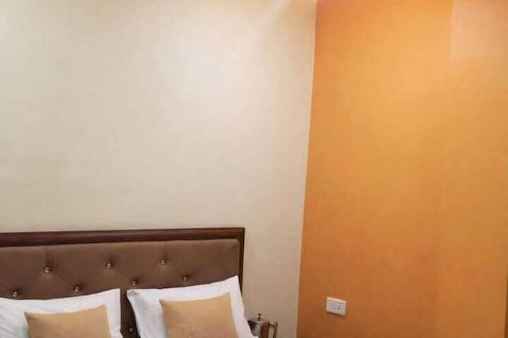 Room 12 of 19